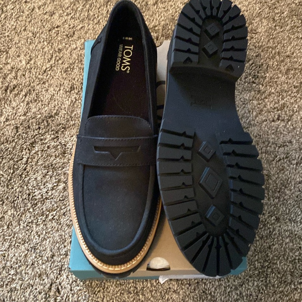 TOMS Cara loafer - Never worn!